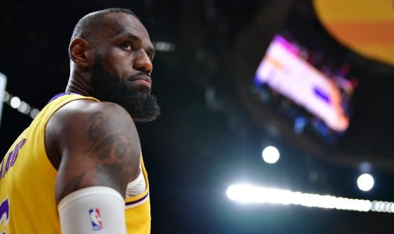 开云体育下载-詹皇：未来23场非常重要 无法接受连续无缘季后赛